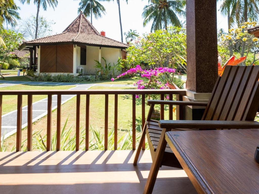 Oyo 1508 Mascot Beach Hotel Mangsit Exterior foto